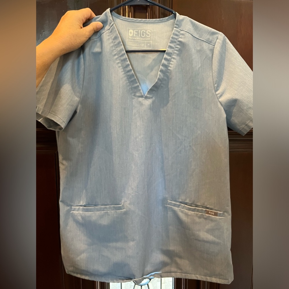Figs scrub top